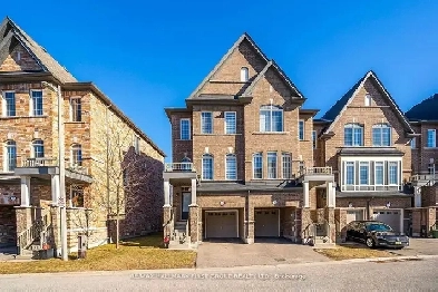 ⚡AJAX➡4 BR END UNIT TOWNHOME ON A PREMIUM LOT IN PRIME LOCATION! Image# 8