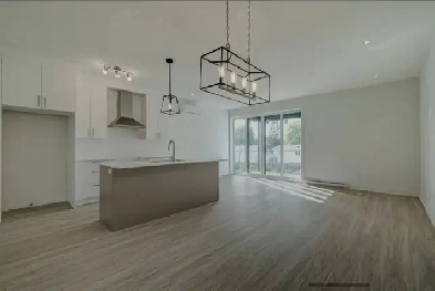51/2 Newly Built Condo for Rent Image# 1