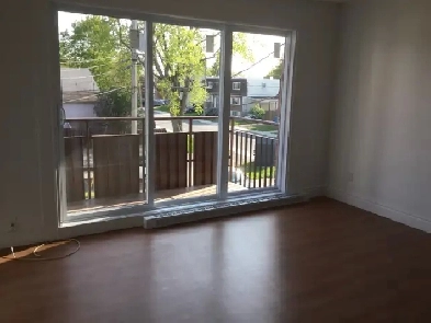31/2 rénové, belle lumière naturelle à Longueuil Image# 2