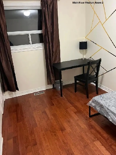 Spacious Main floor room from July 1 near Centennial and UTSC Image# 1