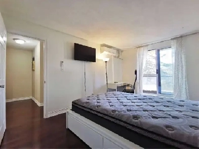 North York Large Bedroom $950/month, near Seneca, Aug 1st Image# 2