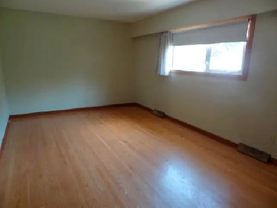 1 BR AVAIL FOR FEMALE JULY 1st, 10 MINUTES WALK TO U OF M Image# 6