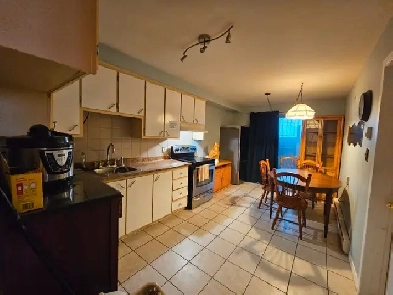 Chambre TOUS inclus.Metro Beaubien/Fabre. Libre IMMEDIATEMENT!! Image# 1