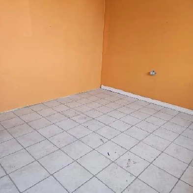Omvic approved office for rent Image# 1