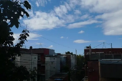 Mile-End! Top floor, super sunny, sunsets, all included Image# 1
