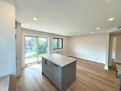 GRAND 5 ½ walk-in - 3 chambres & 2 salles de bain Image# 1