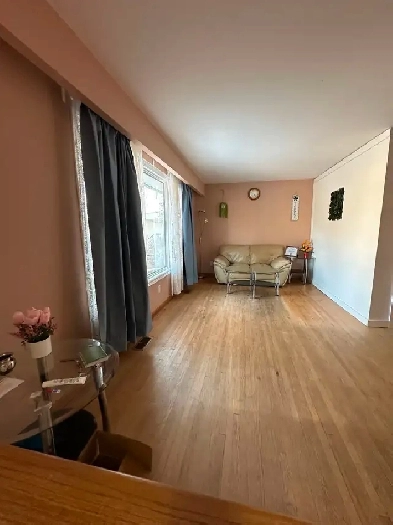 Master bedroom for student rent