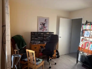 Très grand 4 1/2 bon secteur Image# 1