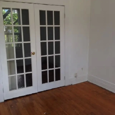 4 1/2 VERDUN METRO Image# 1