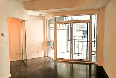 Chic 1-Bdrm Condo in Heart of Toronto – Live Where the City Live Image# 12