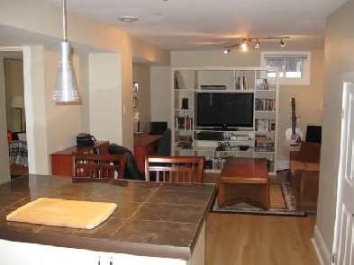 Old Ottawa South – 1-Bed Apt steps from Bank St and Canal Image# 4