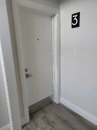 Gorgeous 1 bedroom apt steps to keelesdale subway station Image# 8
