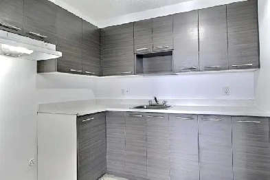 GRAND 4 ½ | PISCINE INTÉRIEURE | À PARTIR DE 1 495 $ Image# 3