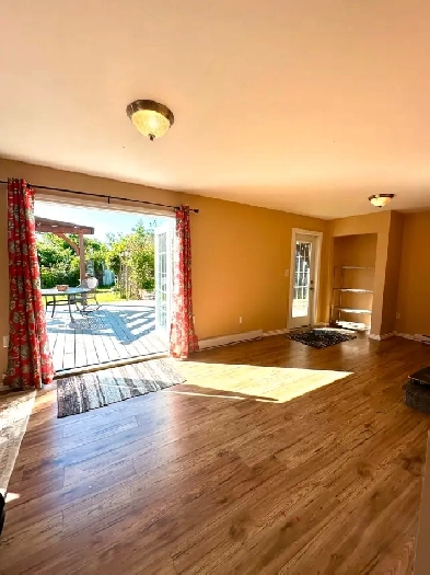 Bright Large Suite Near Beach Image# 7