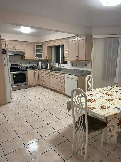 Mississauga! One bright room for rent Image# 1