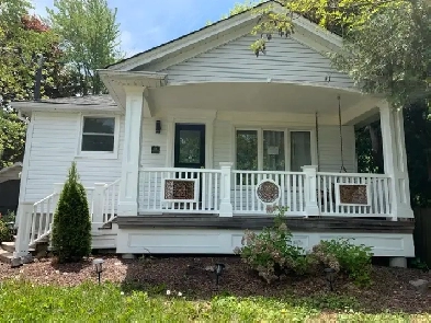 3 Bedroom unit with parking in downtown Elora house. Image# 1