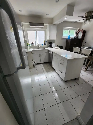 Bathurst and Steeles furn'd private upper room for girl in house Image# 1