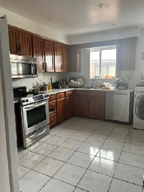 Fully furnished room on main floor for single professional Image# 1