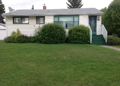 Cozy home on large lot in North Battleford Image# 5