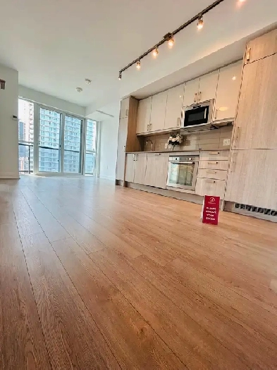 Modern Max condo in the heart of downtown, open concept 1bedroom Image# 8