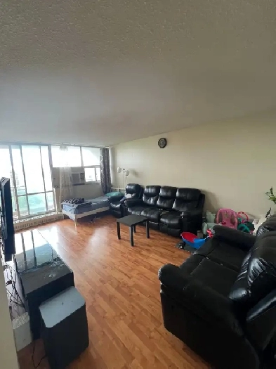 Large 1Bdrm Condo, Great View, Renovated, Int/Cable TV, Parking Image# 1