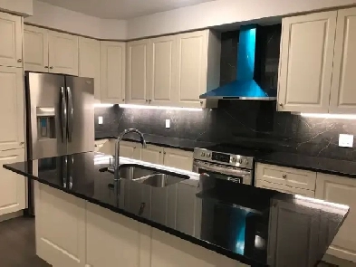 7053098788   Room for rent-Border of Newmarket and Aurora Image# 4