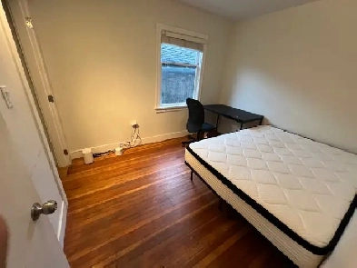 2  bedroom 6 mins walk to commercial skytrain station Image# 3