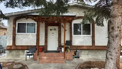 Spacious 4 bedroom main floor suite in Bowness near COP Image# 2