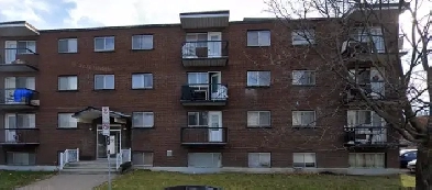 PROPRE ET TRANQUIL 3 ½ A LOUER A LAVAL DES RAPIDES. Image# 1