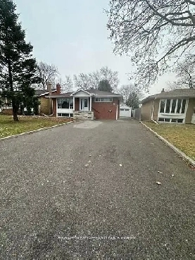 4 bed 2 bath Bungalow - Bayview/Major Mackenzie Image# 1