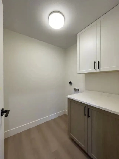 A private room with closet and private bathroom Image# 1