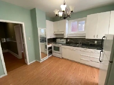 Fully Renovated Huge 6 Bedrooms House Available ASAP Image# 8