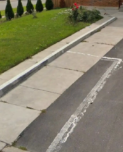 1 gal $650 upper level room   car parking Image# 1