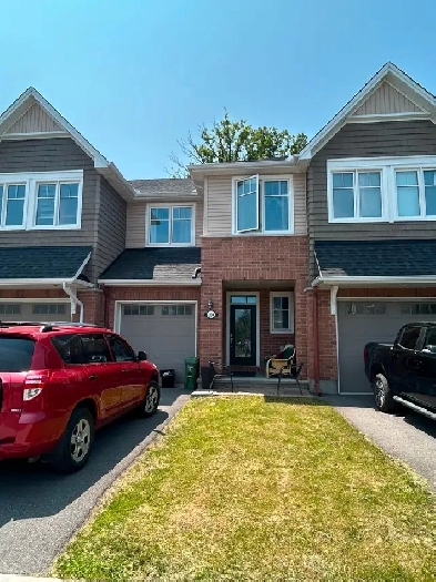 3 Bed 2.5 Bath Townhouse for rent Kanata Image# 1