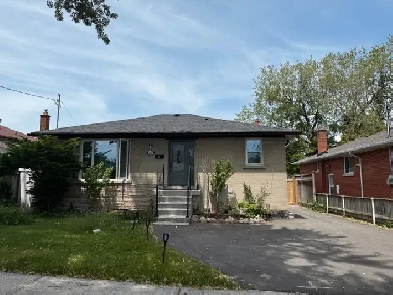 Bright 1-Bedroom Basement Unit in Detached Bungalow Image# 2