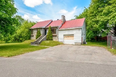 Maison à Vendre   Terrain // Blainville, Québec Image# 1