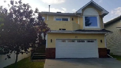 Spacious Detached House with Beautiful Backyard in Sandstone Image# 5