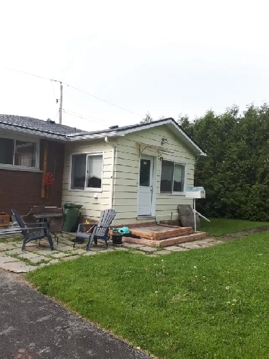 Bachelor-basement (near Place d'Orléans Mall)-Utilities included Image# 8