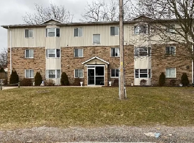 Strathroy 2 bedrooms 1st floor no steps Image# 1