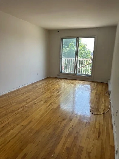 grand 41/2 à louer pres de boulevard taschereau Image# 1