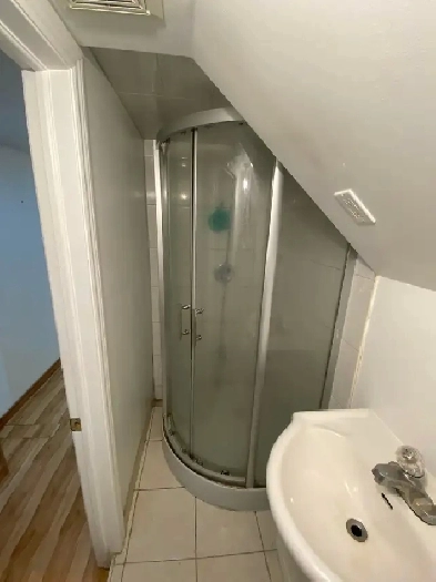 king room for rent Image# 1