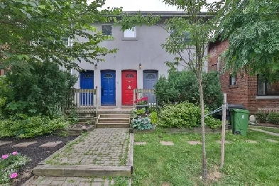 Walkout 1 Bed   Den basement next to Davisville subway Image# 3