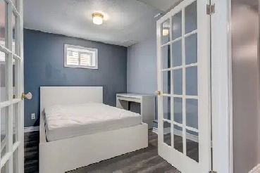 Fantastic Location! 1 Private Bed Unit w. Private Backyard Image# 5