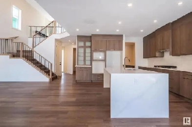 Beautiful New Home in North St. Albert - 2 Ensuites Image# 3