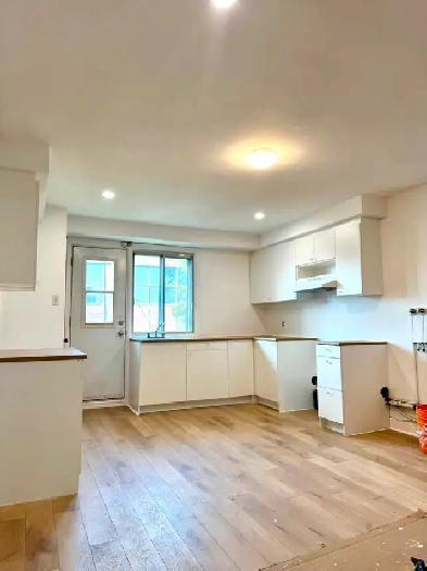 big 5 1/2 with 4 close door rooms near Metro Castelnau & Jarry Image# 7