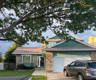 Charming Family Home In Desirable Westhill Park! Image# 2