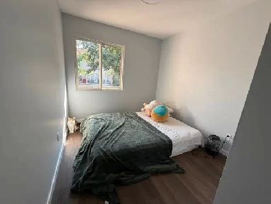 Private room for rent on Columbia St W Image# 5
