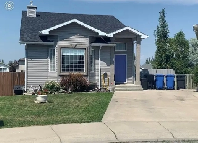 Charming Walkout 3 Room Home, Quiet Street, Pets negotiable Image# 1