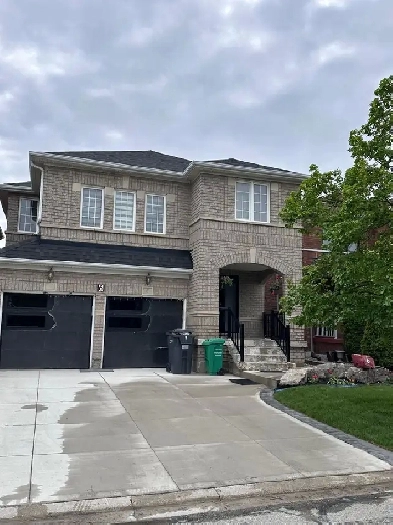 4 Bedrooms detached house for rent Image# 1