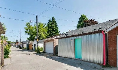 Looking for a garage in Stockyards area?? Image# 1